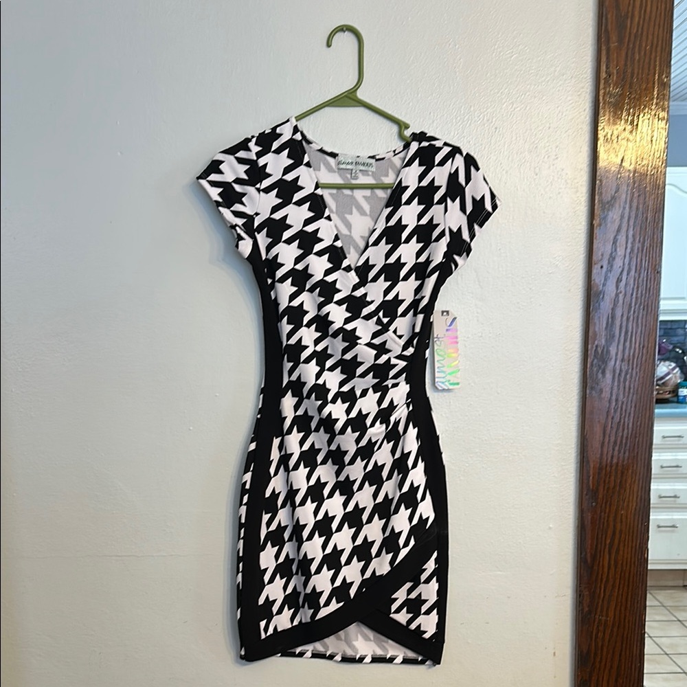 NWT Almost Famous Houndstooth Bodycon Dress - size Small